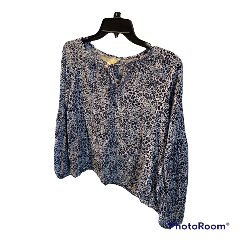 Roebuck & Co long sleeve women’s sm floral shirt.